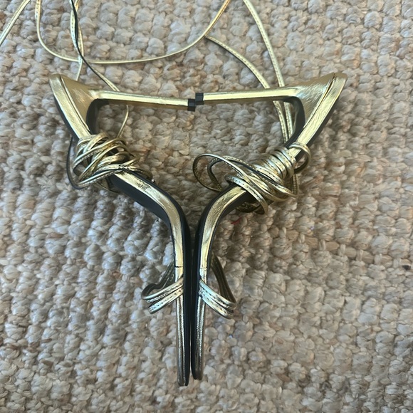 TONY BIANCO MILLIE GOLD FOIL HEELS SIZE 8 - Picture 10 of 11